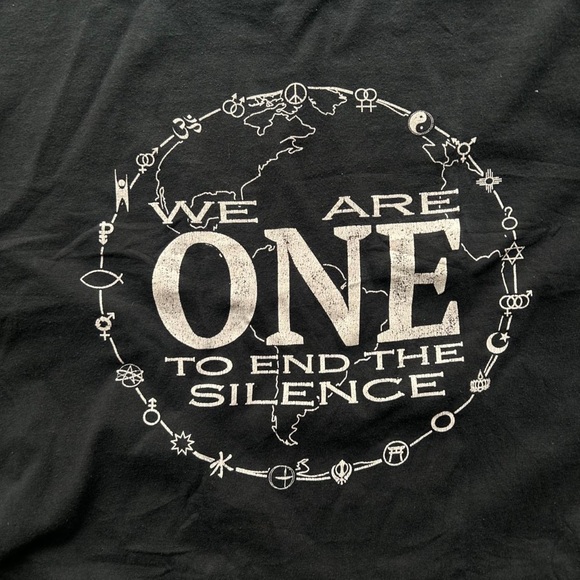 VNTG ‘WE ARE ONE’ GRAPHIC BLACK & WHITE SHORT SLEEVE T-SHIRT LARGE - Picture 3 of 3